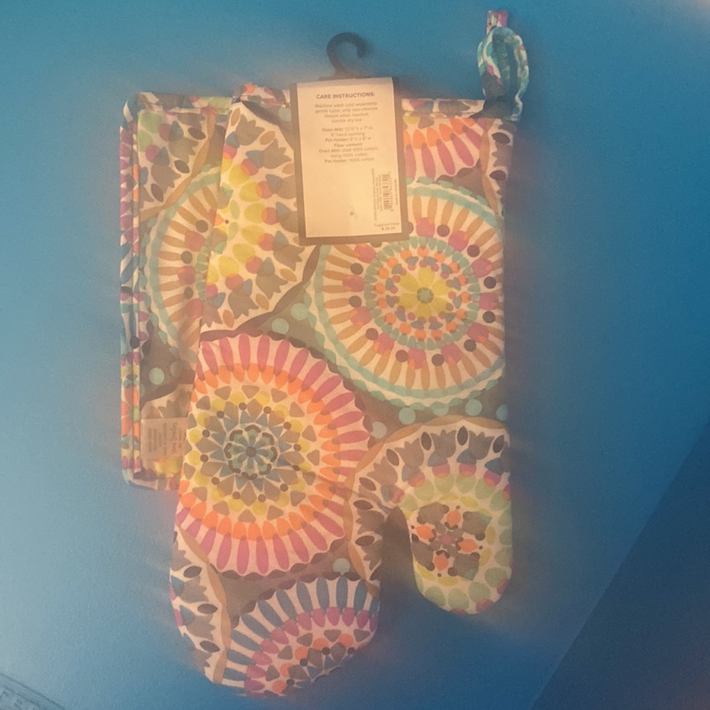 Vera Bradley Oven Mitt and Pot holder NWT Sunny Medallion MSRP $29